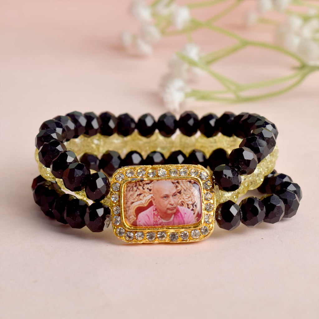 Black & Yellow Triple Layer Guruji Swaroop Bracelet featuring sleek black beads and a vibrant yellow middle layer with Jai Guruji Swaroop – perfect for spiritual wear, meditation, and gifting. India’s Largest Pooja Accessories Brand – www.satvikstore.in