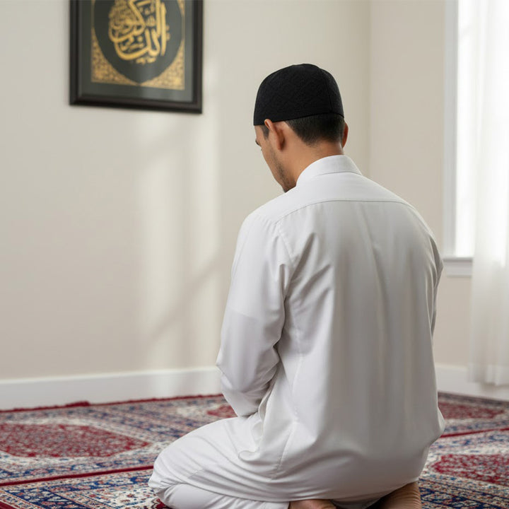 Traditional Muslim prayer cap (topi) for namaz and daily prayers, lightweight Islamic skull cap for men offering comfort, modesty, and religious devotion. India’s Largest Pooja Accessories Brand – www.satvikstore.in

