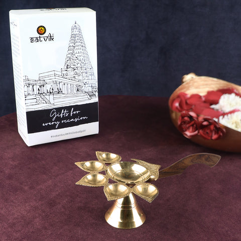Panch Aarti Diya with Wooden Handle – Traditional five-wick aarti diya with a wooden handle, designed for pooja ceremonies and spiritual practices. India’s Largest Pooja Accessories Brand – www.satvikstore.in